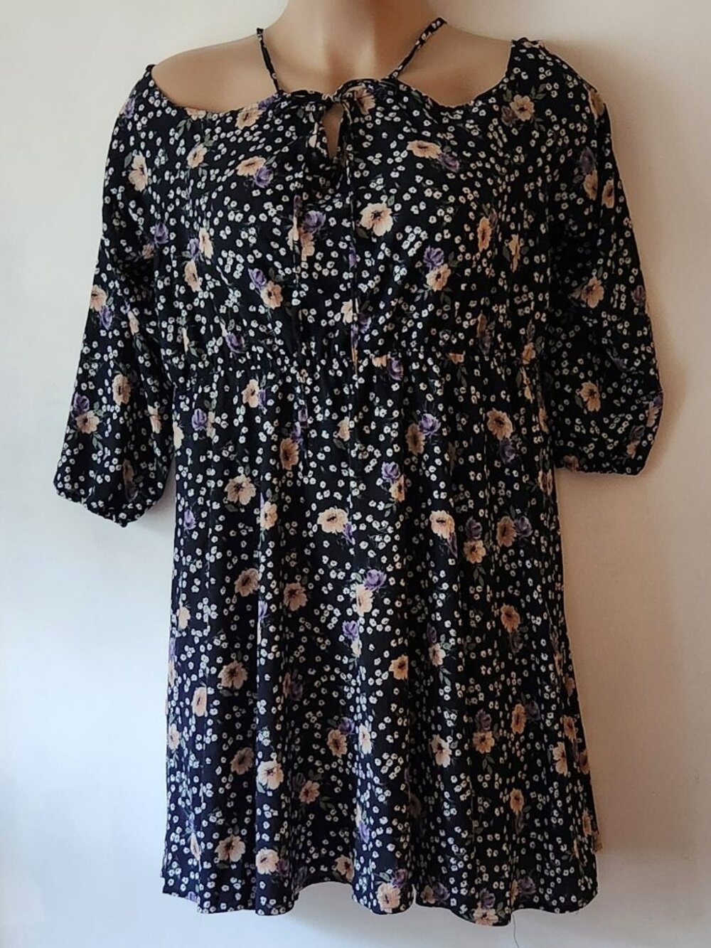 Black floral cold shoulder dress sz 1X VGUC